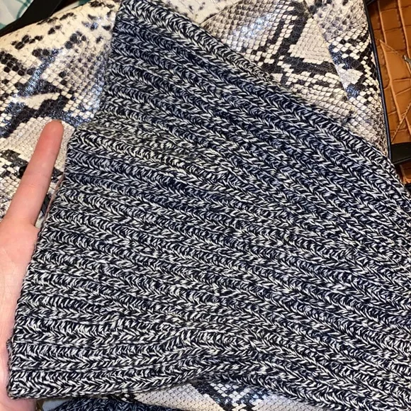 NWOT Gap Ribbed Peplum Sweater - Picture 5 of 5